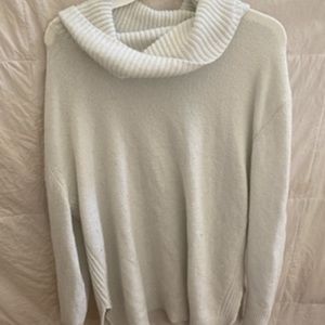 White turtle neck sweater